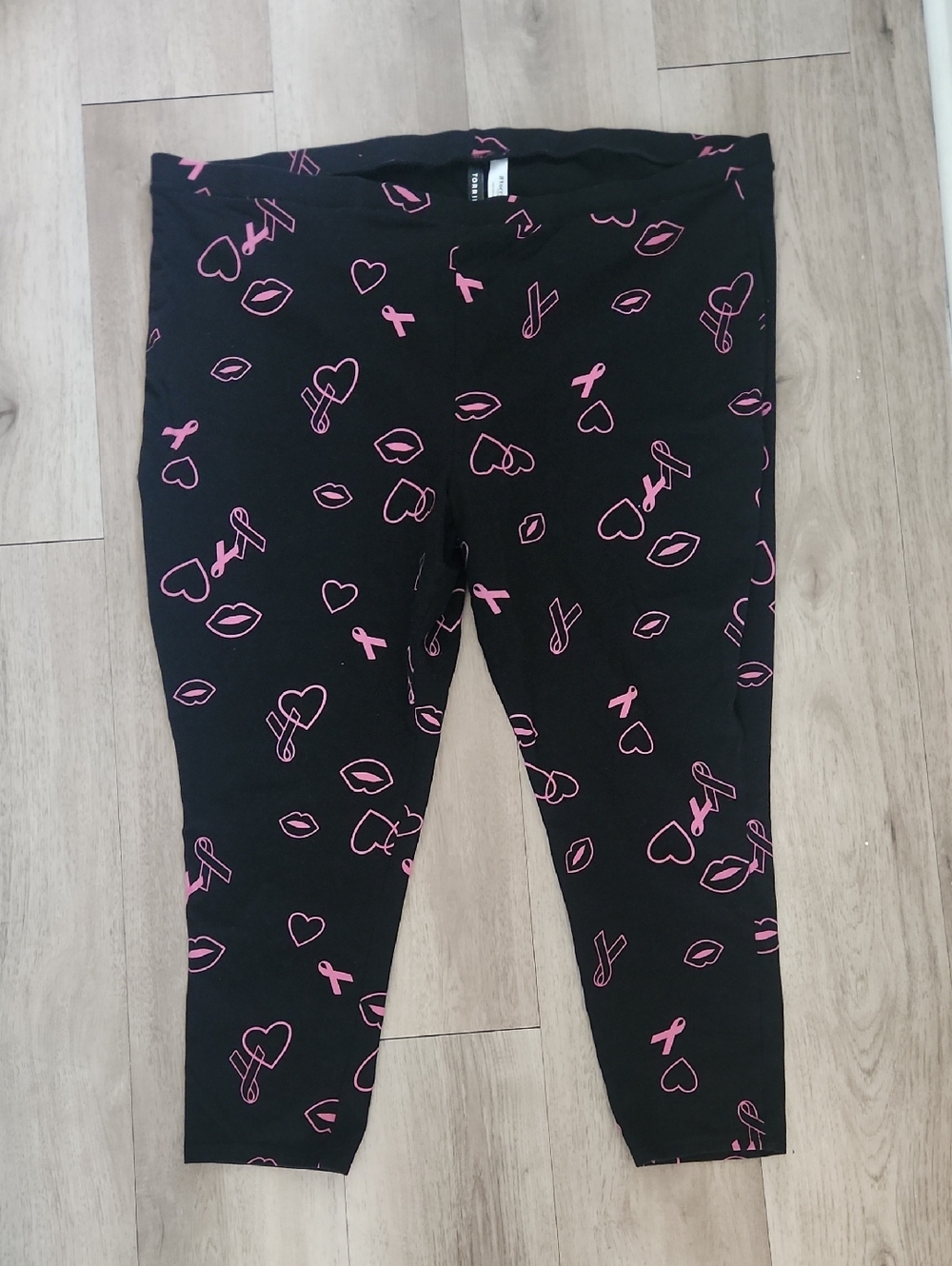 torrid Black Leggings Pink Heart, Lips, Ribbon Motif Breast Cancer Awareness